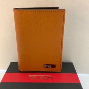 NWT Tumi multi window card case / wallet